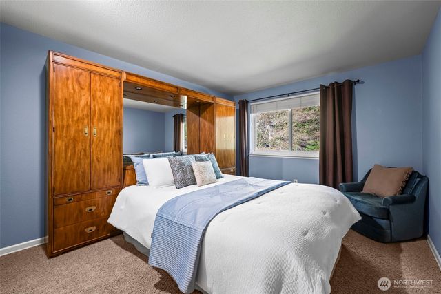 8902 Park Ridge Drive W, University Place, WA 98467