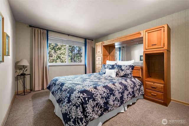 8902 Park Ridge Drive W, University Place, WA 98467