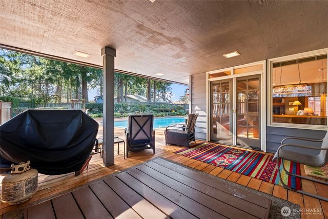 8902 Park Ridge Drive W, University Place, WA 98467