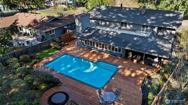 8902 Park Ridge Drive W, University Place, WA 98467