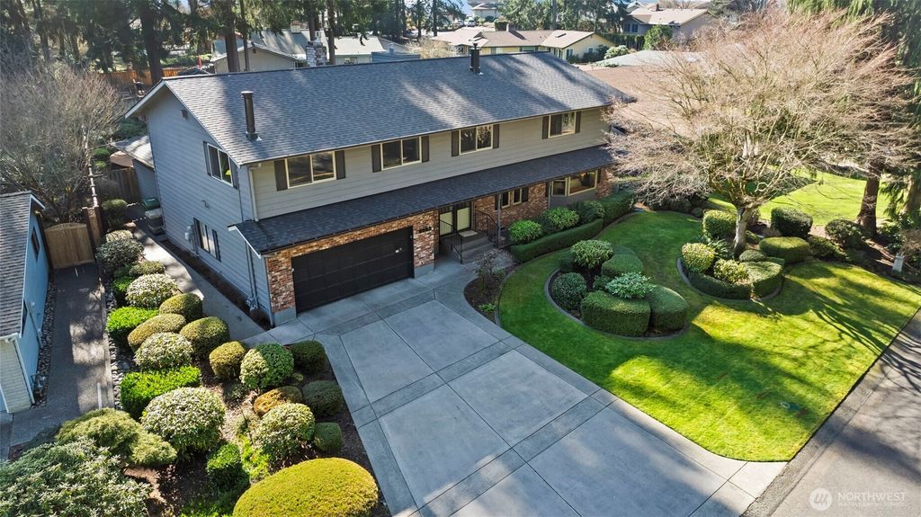 8902 Park Ridge Drive W, University Place, WA 98467