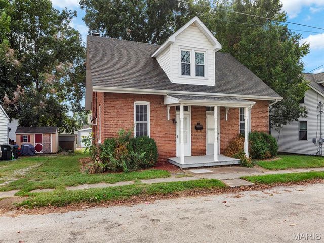 306 Walnut Street, Waterloo, IL 62298