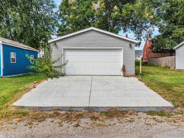 306 Walnut Street, Waterloo, IL 62298