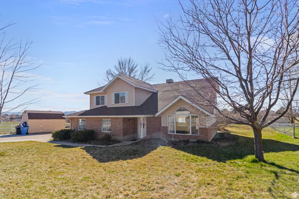 Image 2 of property listing at 307 S 400 E, Hyde Park, UT 84318