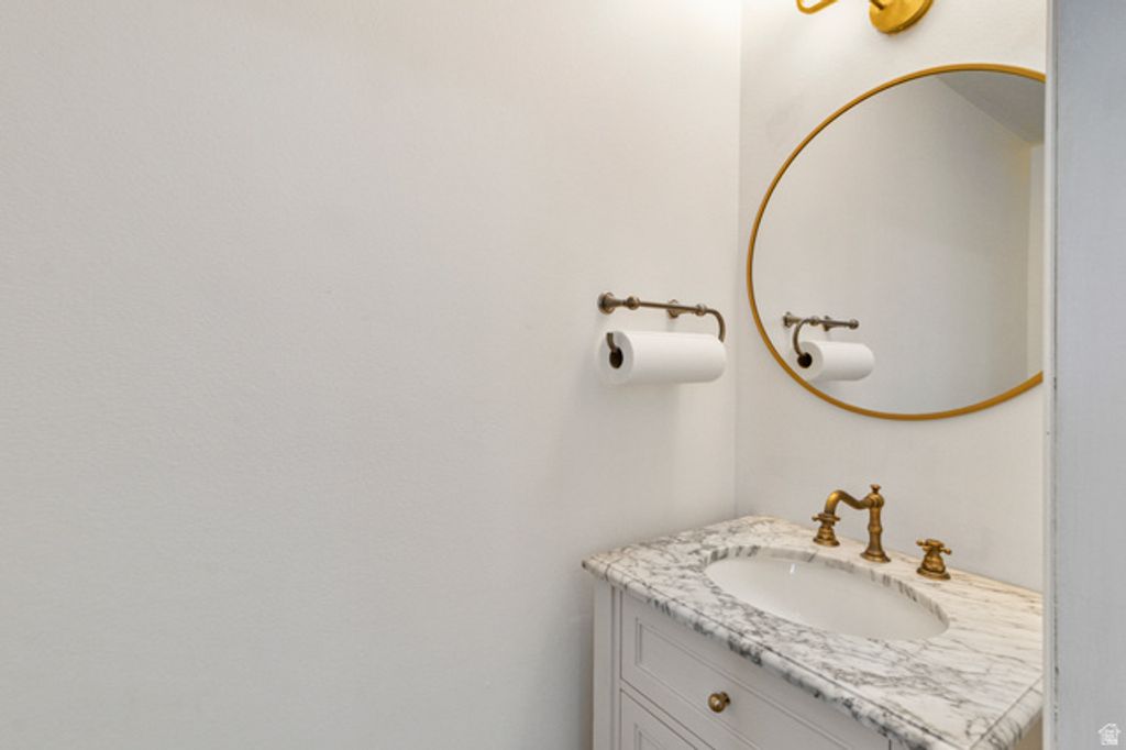 Image 12 of property listing at 307 S 400 E, Hyde Park, UT 84318