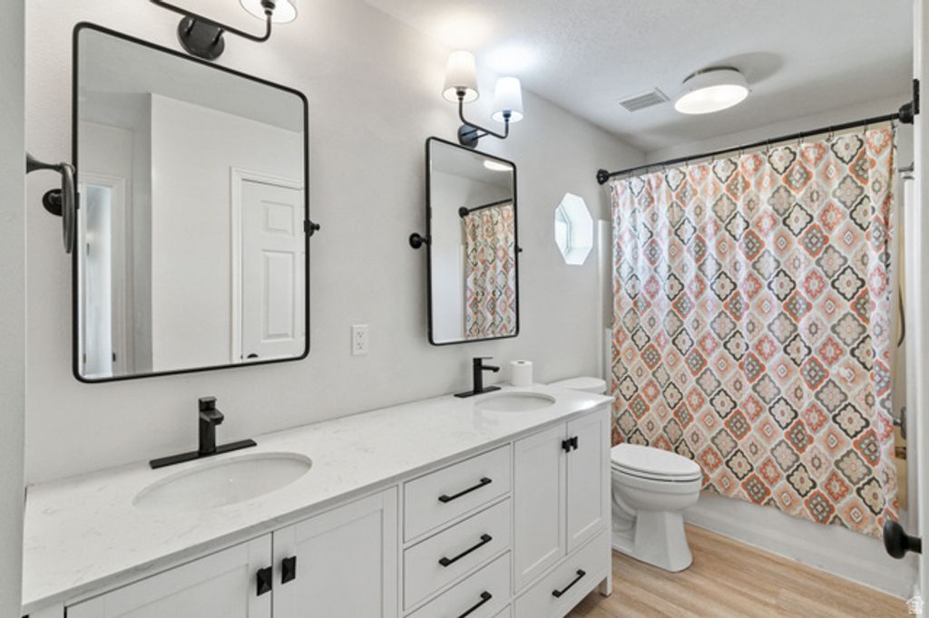 Image 13 of property listing at 307 S 400 E, Hyde Park, UT 84318