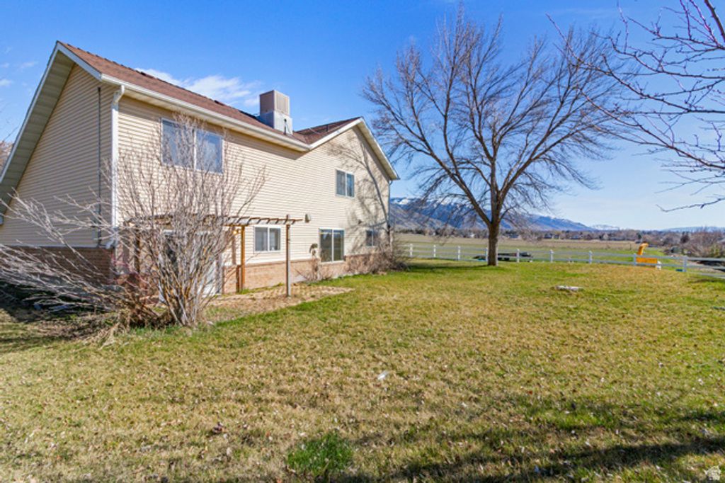 Image 26 of property listing at 307 S 400 E, Hyde Park, UT 84318