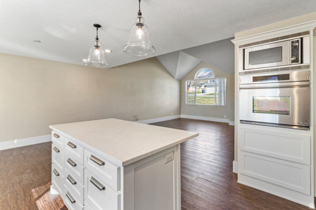 Image 4 of property listing at 307 S 400 E, Hyde Park, UT 84318