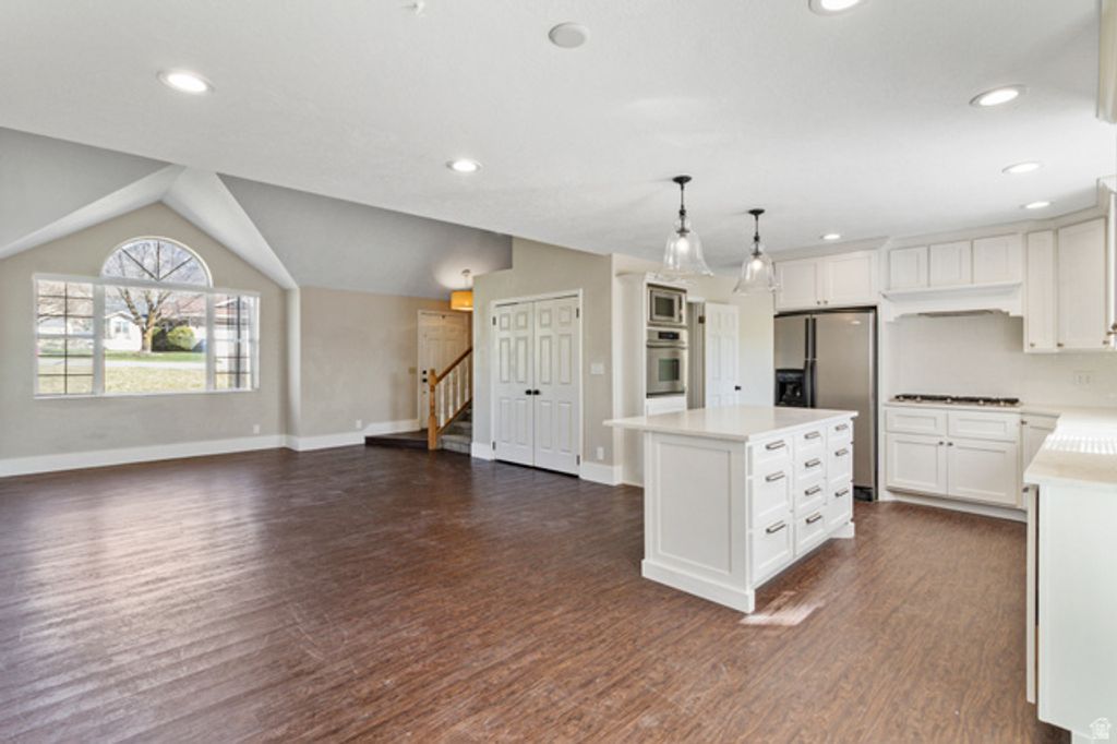 Image 6 of property listing at 307 S 400 E, Hyde Park, UT 84318