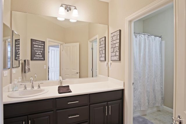 4245 Silver Lupine Dr, Turlock, CA 95382