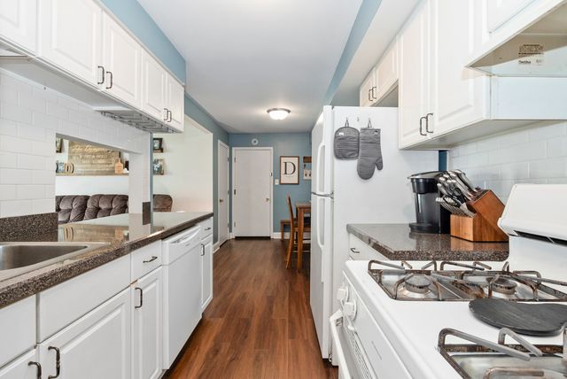 7934 164th Place 7934, Tinley Park, IL 60477
