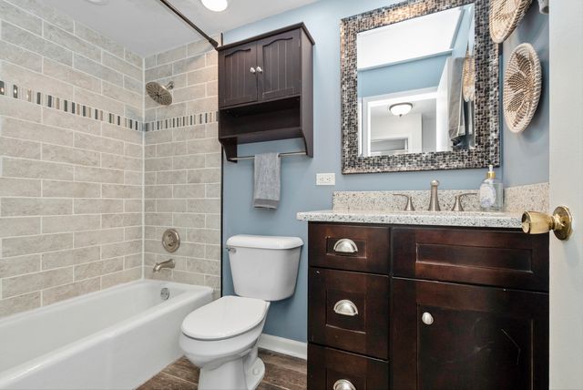 7934 164th Place 7934, Tinley Park, IL 60477