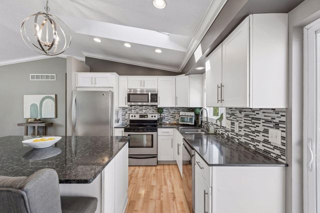 13704 Alabama Avenue S, Savage, MN 55378
