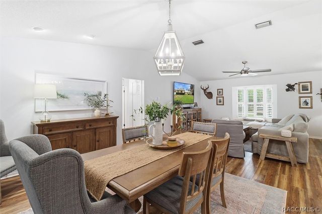 203 N McGowan Avenue, Crystal River, FL 34429