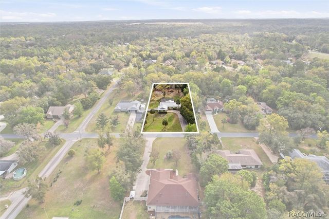 203 N McGowan Avenue, Crystal River, FL 34429