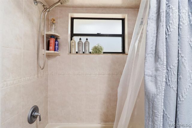 203 N McGowan Avenue, Crystal River, FL 34429