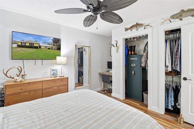 203 N McGowan Avenue, Crystal River, FL 34429