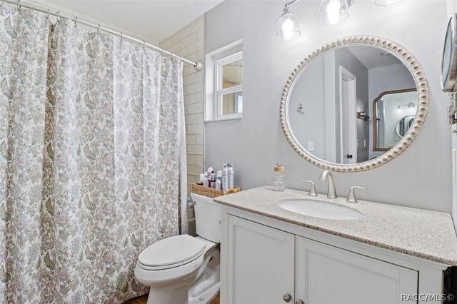 203 N McGowan Avenue, Crystal River, FL 34429