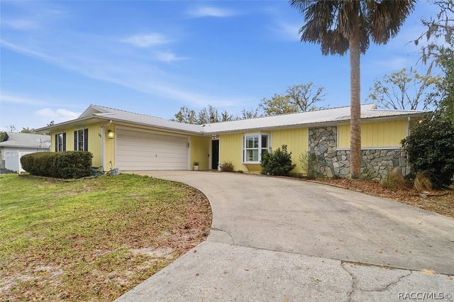 203 N McGowan Avenue, Crystal River, FL 34429