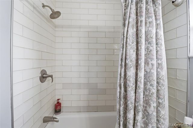 203 N McGowan Avenue, Crystal River, FL 34429