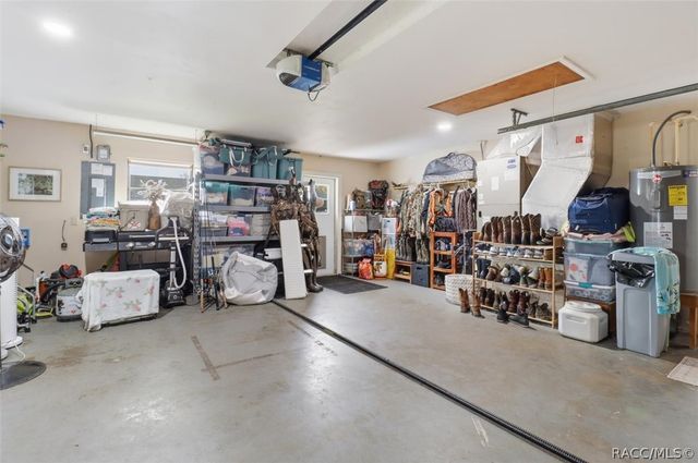 203 N McGowan Avenue, Crystal River, FL 34429