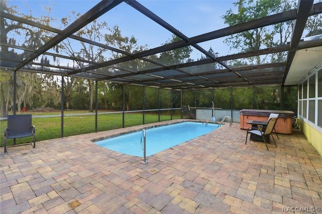 203 N McGowan Avenue, Crystal River, FL 34429