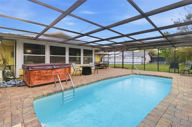 203 N McGowan Avenue, Crystal River, FL 34429