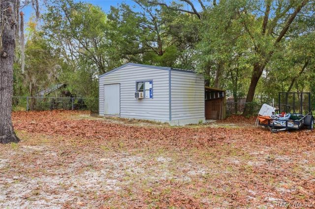 203 N McGowan Avenue, Crystal River, FL 34429