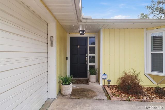 203 N McGowan Avenue, Crystal River, FL 34429