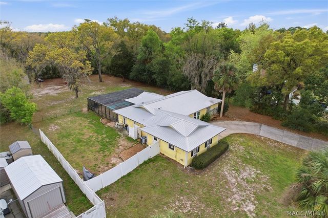 203 N McGowan Avenue, Crystal River, FL 34429