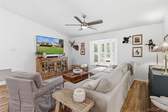 203 N McGowan Avenue, Crystal River, FL 34429