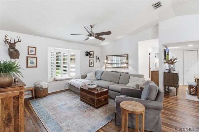 203 N McGowan Avenue, Crystal River, FL 34429