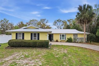 203 N McGowan Avenue, Crystal River, FL 34429
