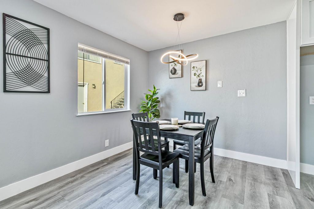 Image 11 of property listing at 4954 N Holt Avenue # 103, Fresno, CA 93705