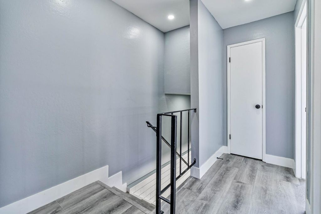 Image 12 of property listing at 4954 N Holt Avenue # 103, Fresno, CA 93705