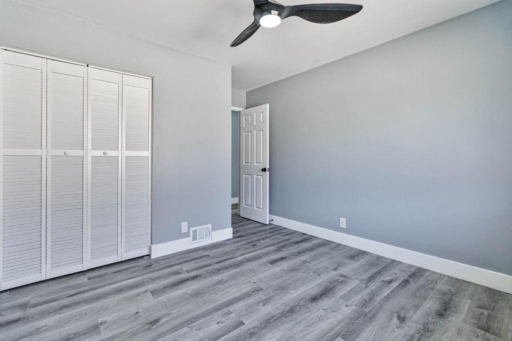 Image 17 of property listing at 4954 N Holt Avenue # 103, Fresno, CA 93705