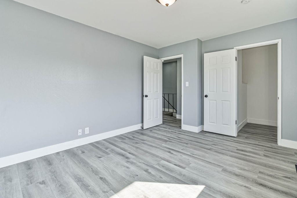 Image 20 of property listing at 4954 N Holt Avenue # 103, Fresno, CA 93705