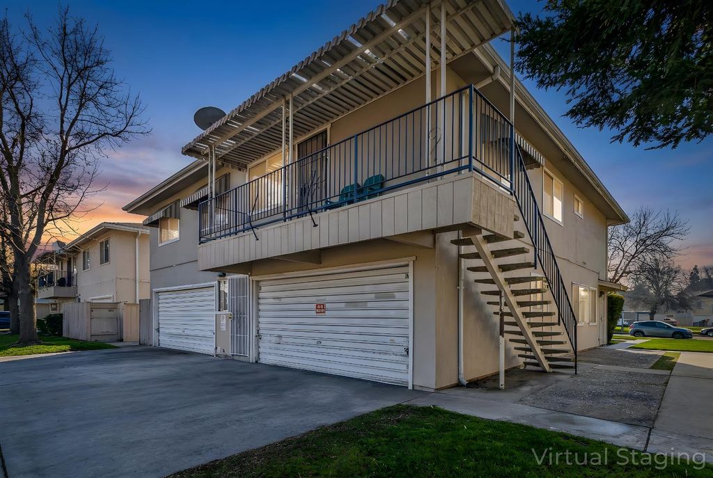 Image 21 of property listing at 4954 N Holt Avenue # 103, Fresno, CA 93705