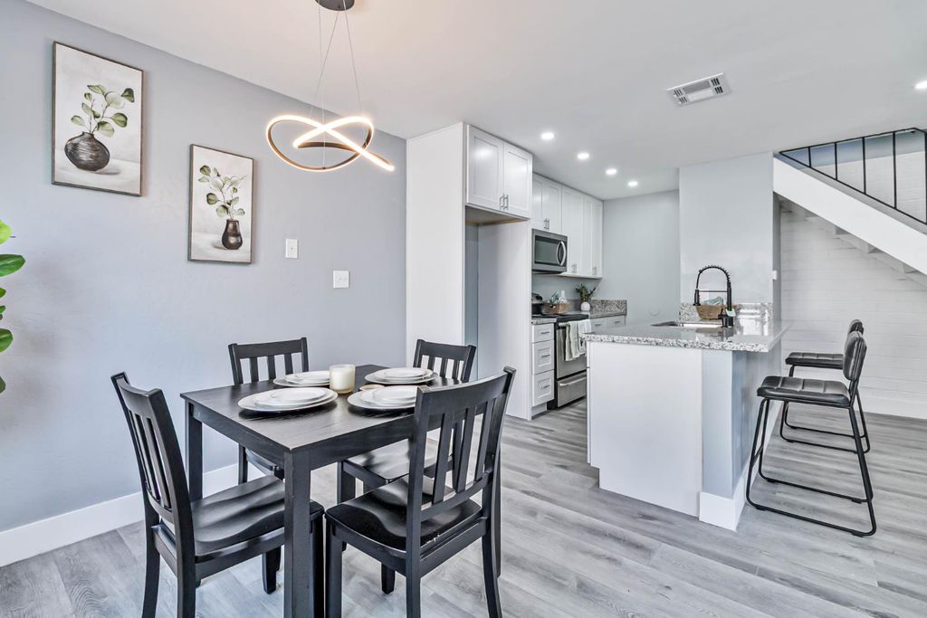 Image 6 of property listing at 4954 N Holt Avenue # 103, Fresno, CA 93705