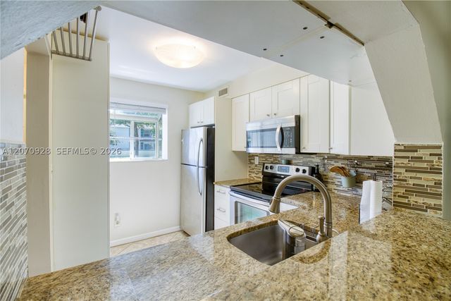 3095 N Oakland Forest Dr 104, Oakland Park, FL 33309