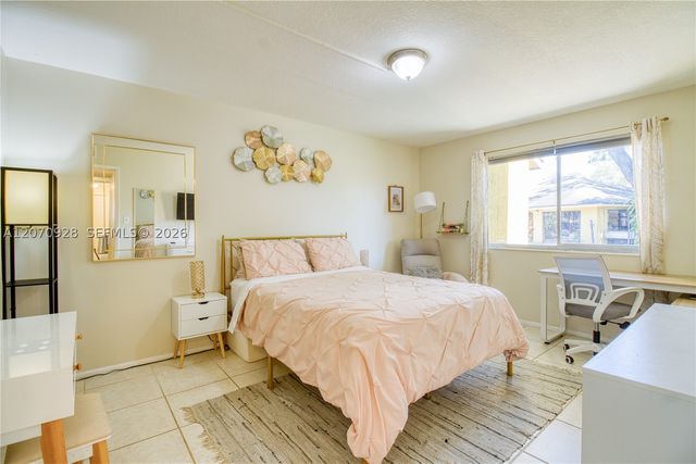 3095 N Oakland Forest Dr 104, Oakland Park, FL 33309