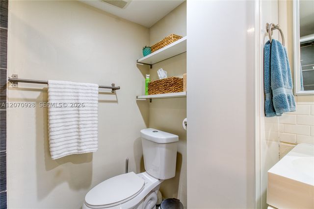 3095 N Oakland Forest Dr 104, Oakland Park, FL 33309