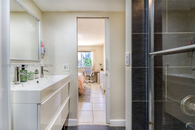 3095 N Oakland Forest Dr 104, Oakland Park, FL 33309