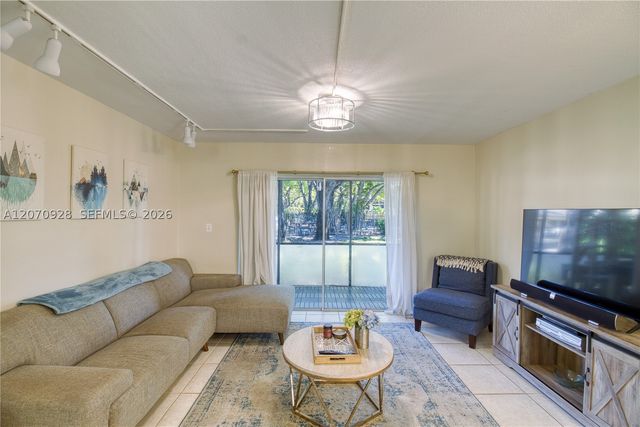 3095 N Oakland Forest Dr 104, Oakland Park, FL 33309