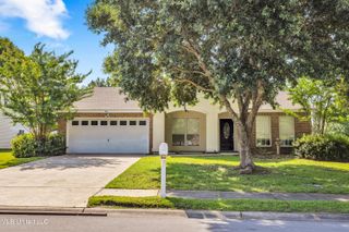 20 Lakeview Drive, Ocean Springs, MS 39564