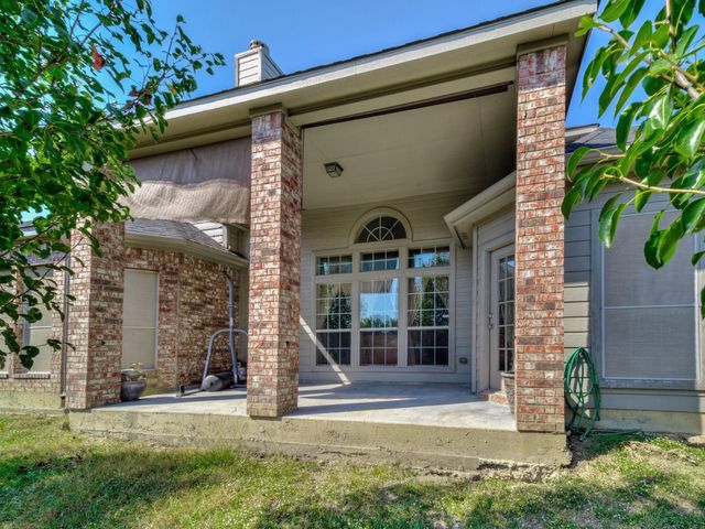 1002 Saint Gregory Drive, Mansfield, TX 76063