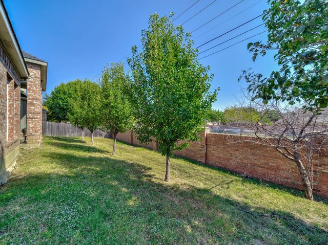 1002 Saint Gregory Drive, Mansfield, TX 76063