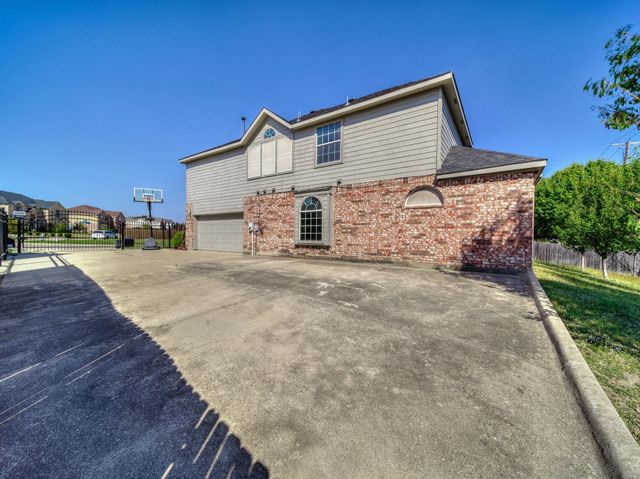 1002 Saint Gregory Drive, Mansfield, TX 76063