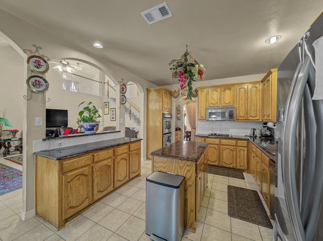 1002 Saint Gregory Drive, Mansfield, TX 76063