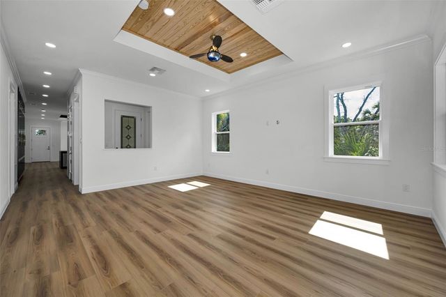 158 E SPRUCE STREET, Tarpon Springs, FL 34689